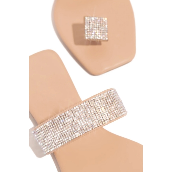 ๐๐๐จ๐ฉ ๐๐๐ฏ 8.5๐คNude Rhinestone Emblished Squared - Picture 4 of 4